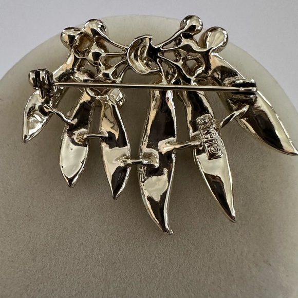 Vintage Lisner gold tone leaf brooch. Great condition. - Picture 4 of 4